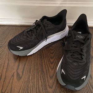 Hoka Arahi 6 sneaker sz 7.5B